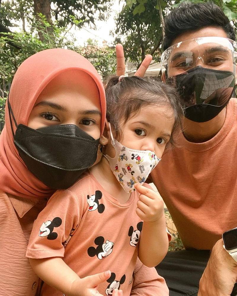 potret Annasya Xiveria Annov dan kedua orang tuanya(instagram.com/annissanns)