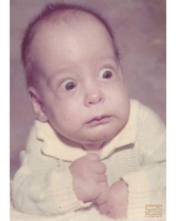foto saat bayi terkocak (instagram.com/awkwardfamilyphotos)