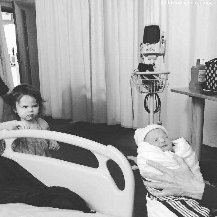 foto saat bayi terkocak (instagram.com/awkwardfamilyphotos)