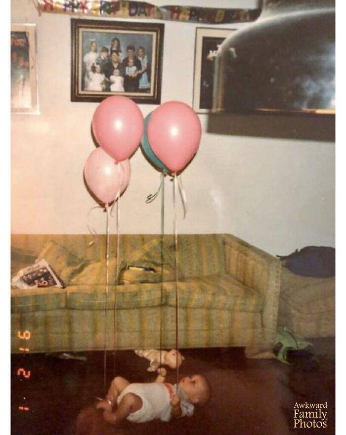foto saat bayi terkocak (instagram.com/awkwardfamilyphotos)