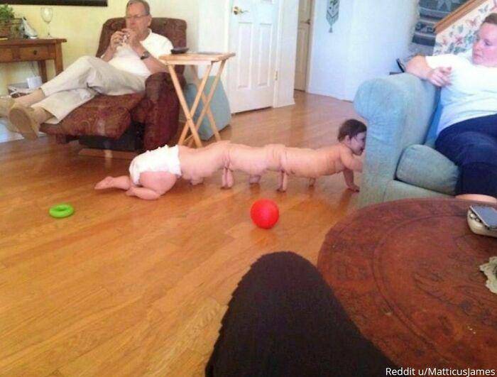 foto saat bayi terkocak (instagram.com/awkwardfamilyphotos)