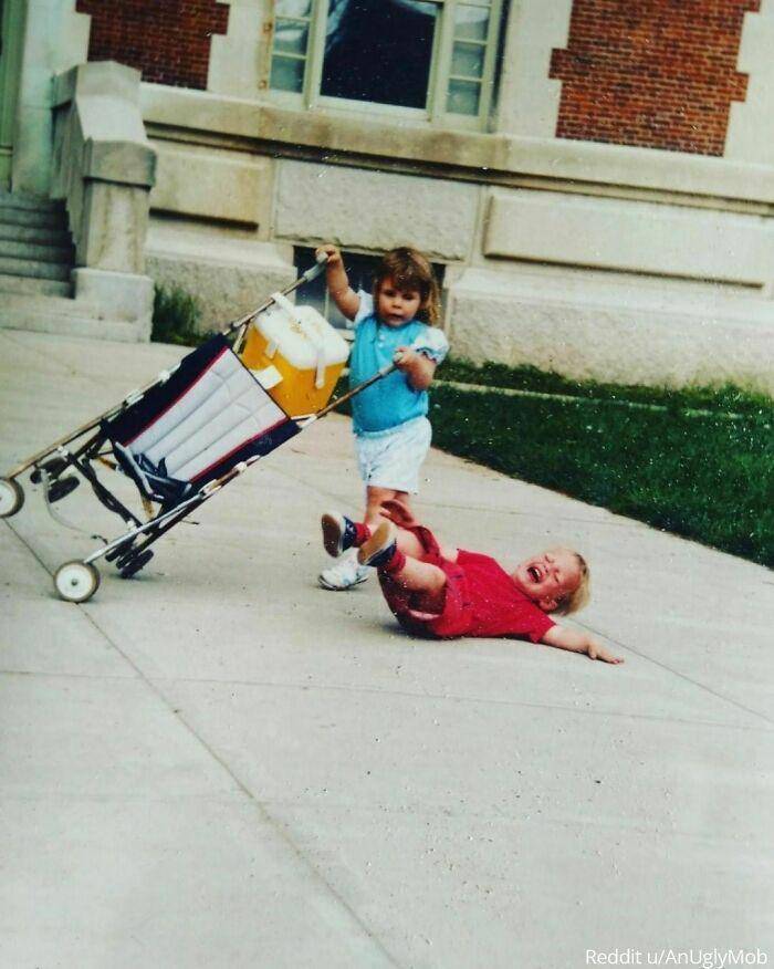 foto saat bayi terkocak (instagram.com/awkwardfamilyphotos)