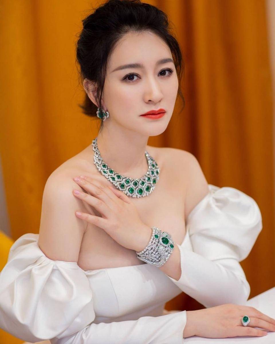 Li Xiaoran (weibo.cn/李小冉)