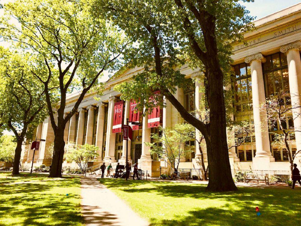 Harvard University (unsplash.com/Emily Karakis)