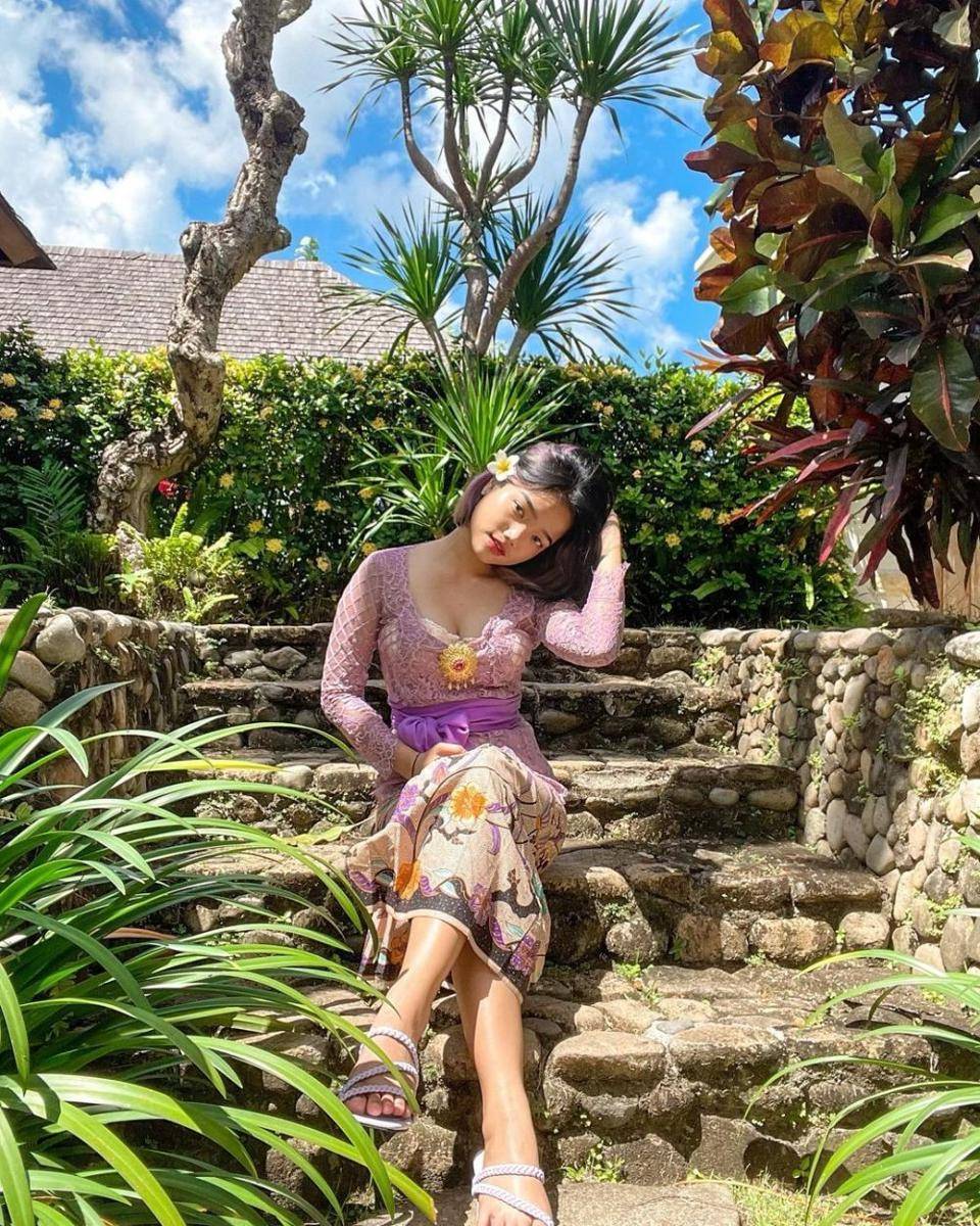 Fuji kenakan baju adat (Instagram.com/fuji_an)