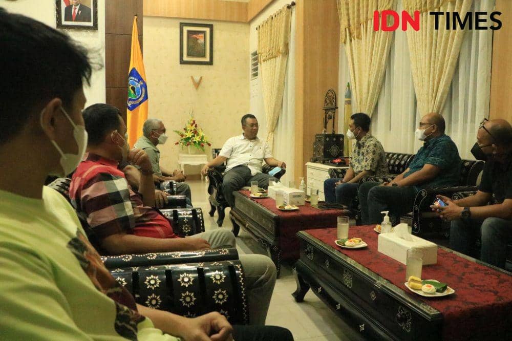 Gubernur NTB Zulkieflimansyah saat menerima kunjungan Direksi MGPA di Pendopo Gubernur, Sabtu malam (5/2/2022) (Dok. Diskominfotik NTB)