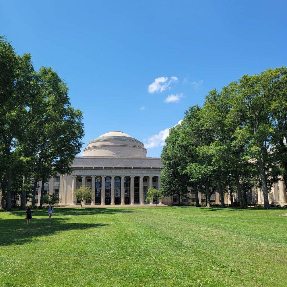 Massachusetts Institute of Technology (instagram.com/mitpics)