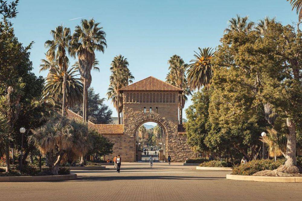 Stanford University (instagram.com/stanford)