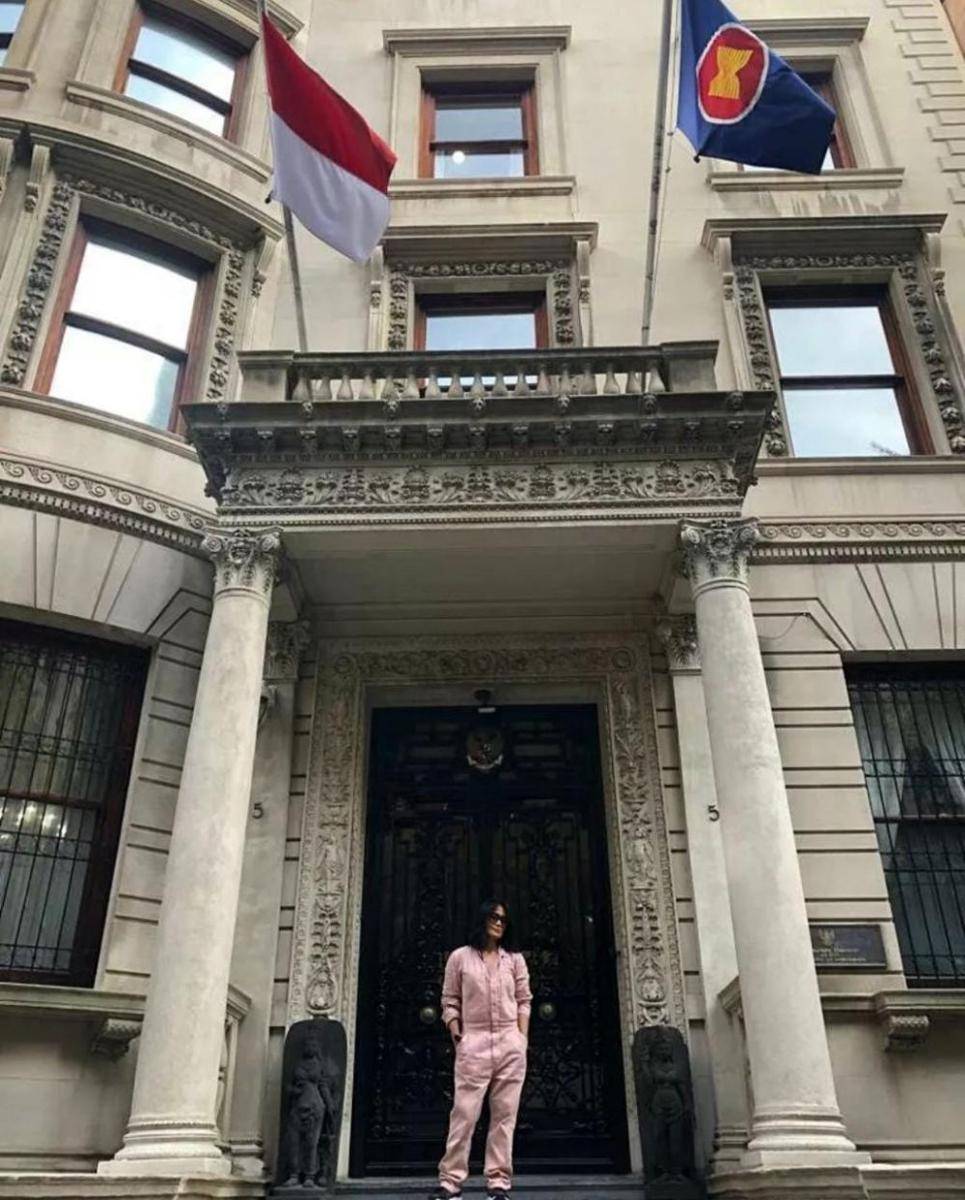 potret Atiek CB yang kini tinggal di Amerika Serikat. (instagram.com/atiekcb.official)