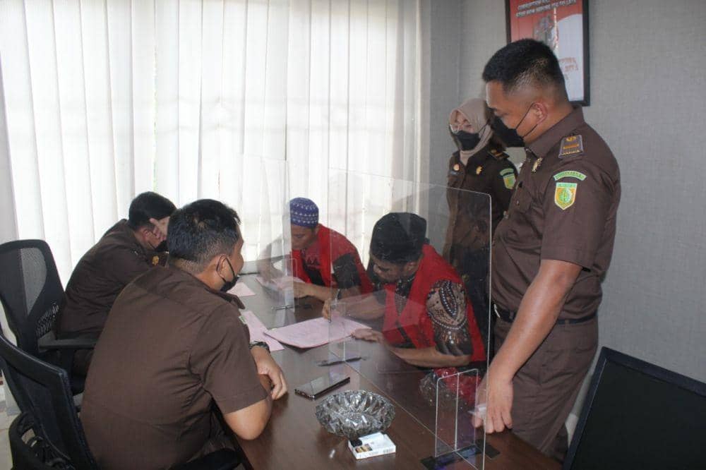 2 Tersangka Korupsi Dana Kampung Bumi Asri Tuba Diserahkan ke JPU