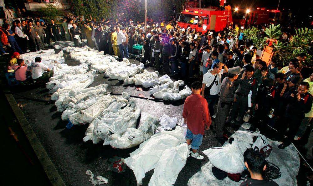 Korban tewas dalam insiden di Santika Club pada 1 Januari 2009. (epa.gov)