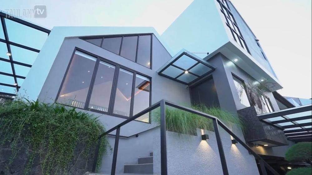 potret rumah baru Surya Insomnia (youtube/Taulany TV)