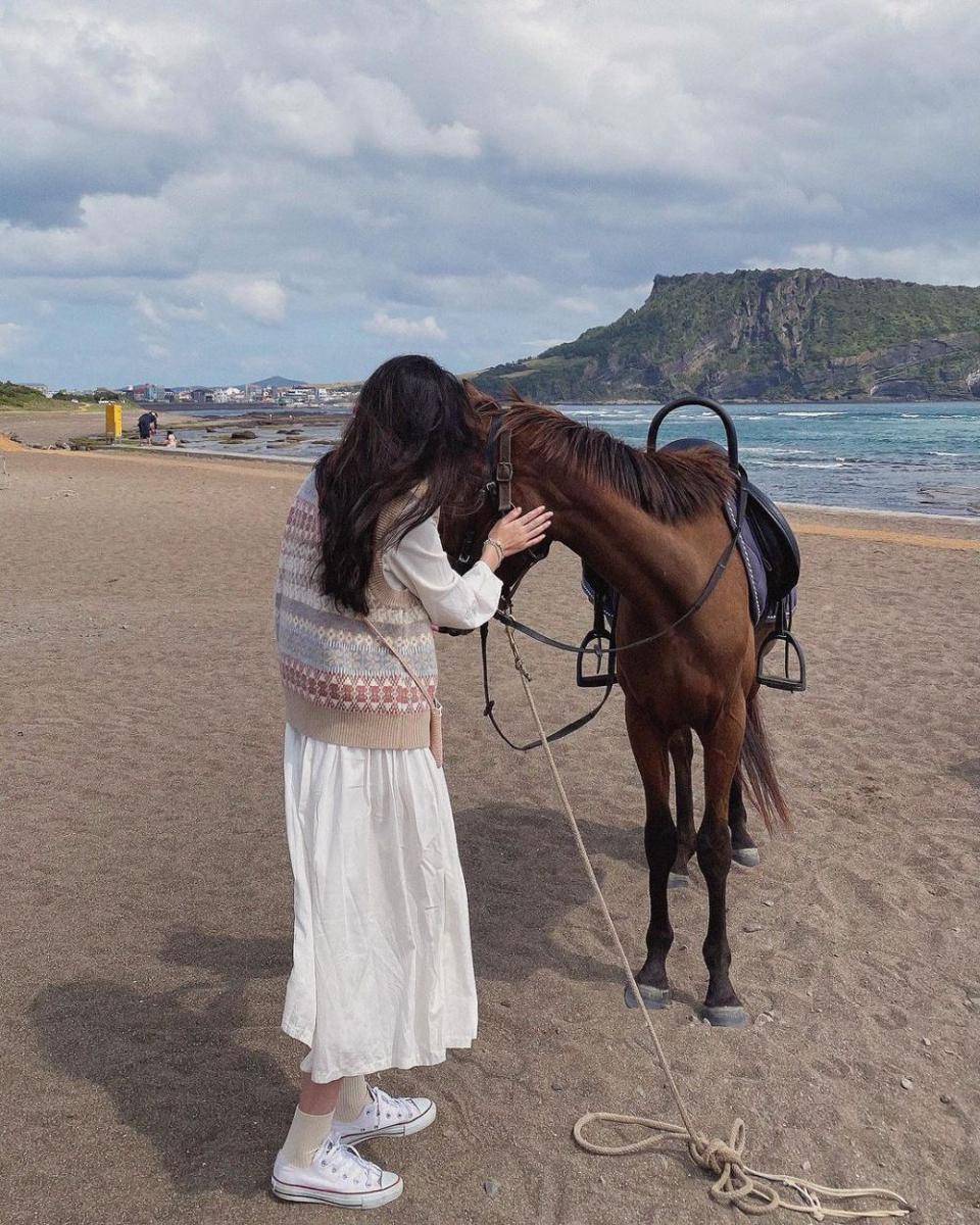 Feminim style ala Chae Soo Bin (instagram.com/soobinms)