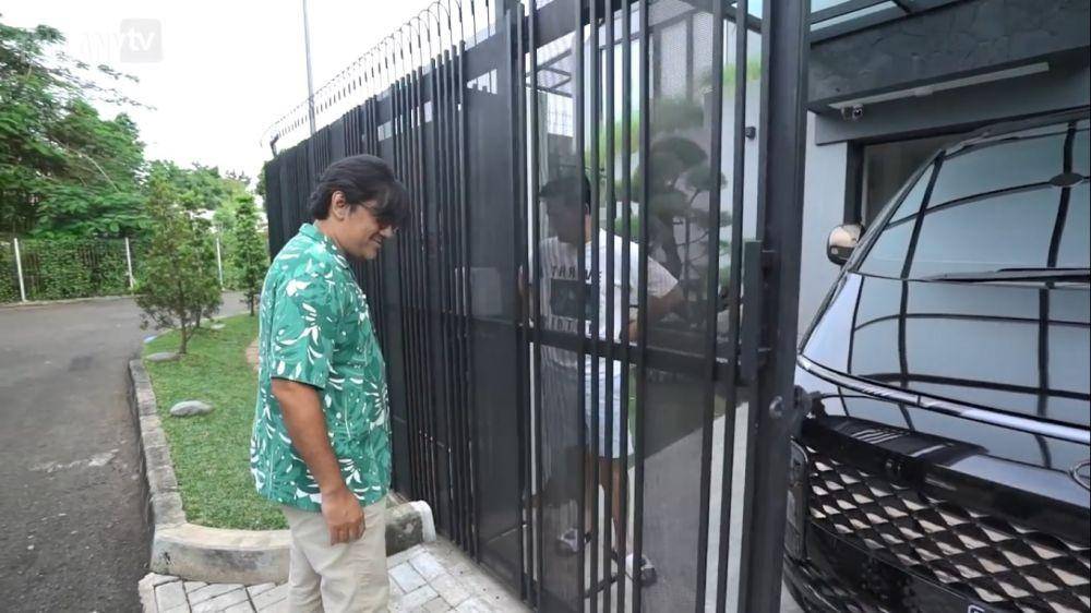 potret rumah baru Surya Insomnia (youtube/Taulany TV)