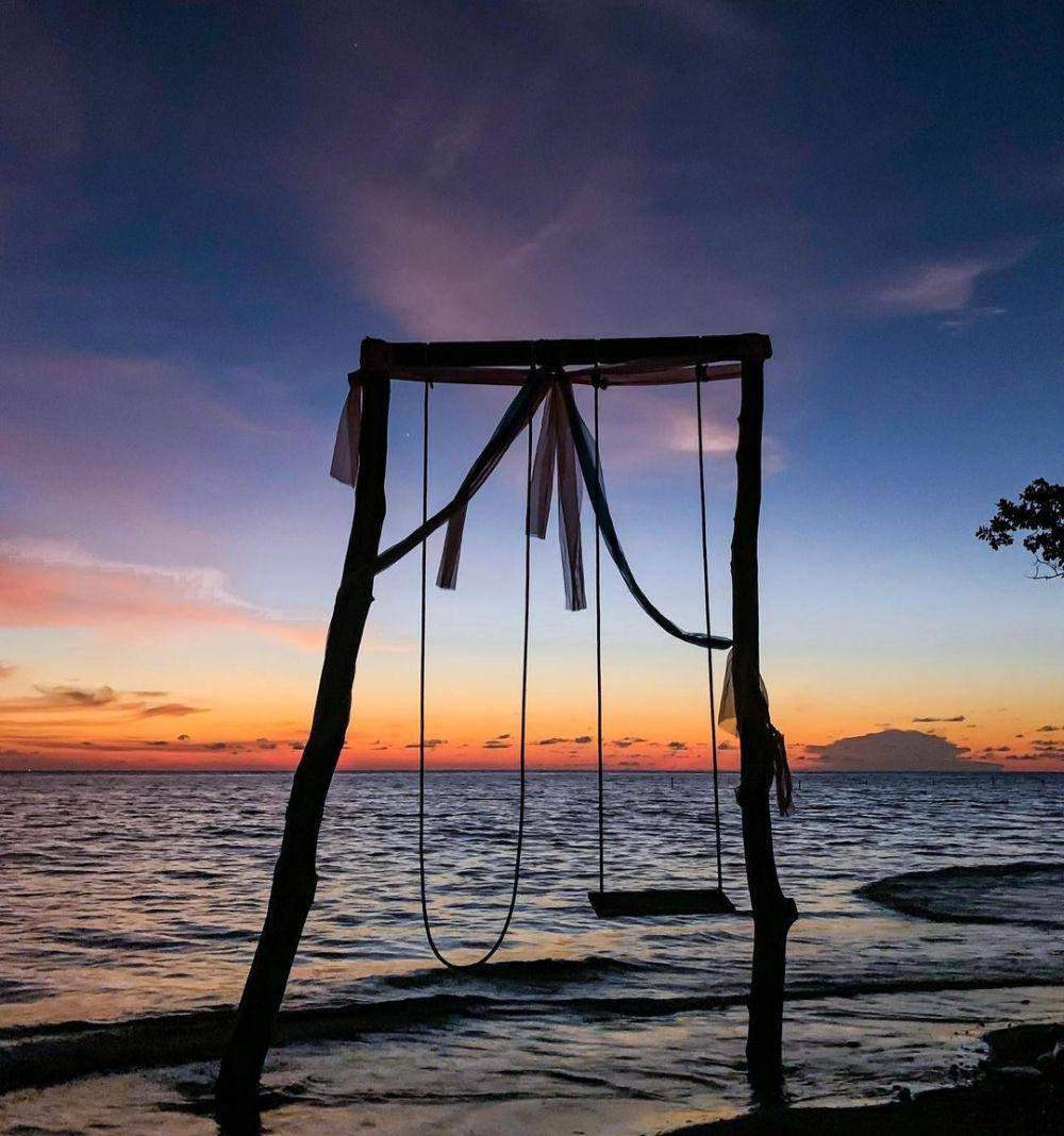 Pantai Kastela (instagram.com/anatolika.rg)