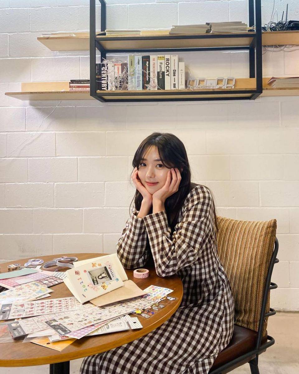 Feminim style ala Chae Soo Bin (instagram.com/soobinms)