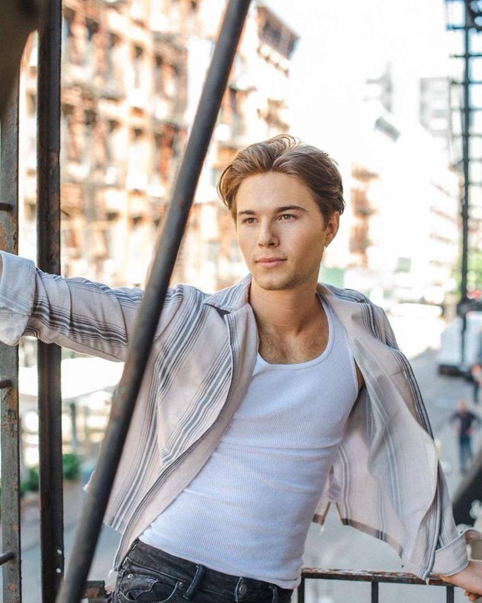Elias Kacavas (instagram.com/eliaskacavas)