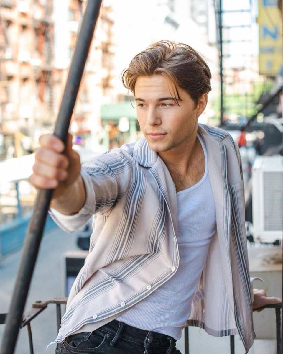 Elias Kacavas (instagram.com/eliaskacavas)