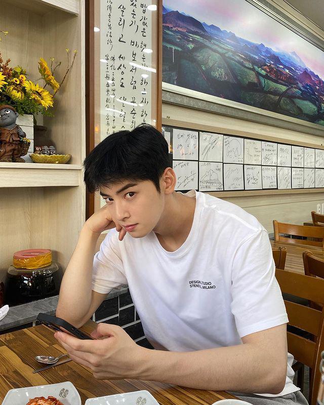 Glowing, 10 Potret Cha Eun Woo Jadi Duta Baru MS Glow