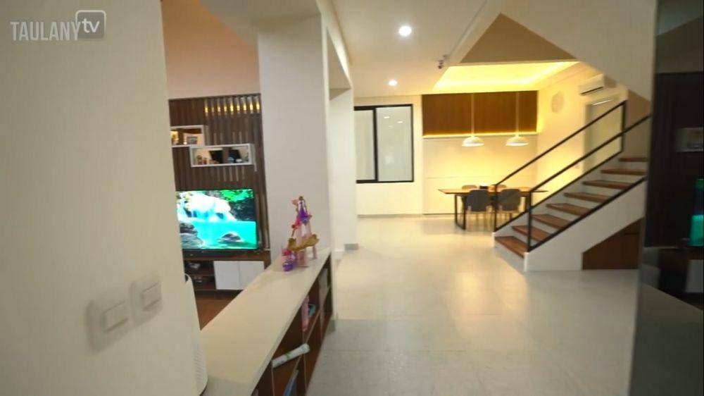 potret rumah baru Surya Insomnia (youtube/Taulany TV)