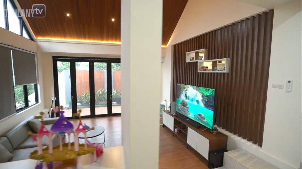 potret rumah baru Surya Insomnia (youtube/Taulany TV)