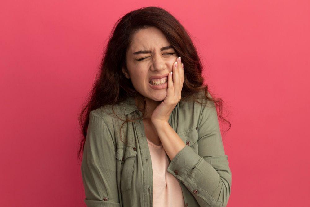 7 Penyebab Gusi Gatal, dari Plak hingga Hormonal