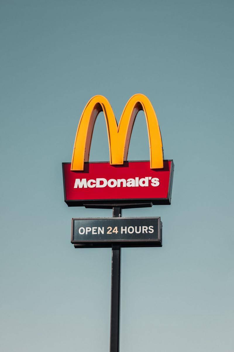 Ilustrasi restoran cepat saji McDonald's (unsplash.com/Alex Motoc)