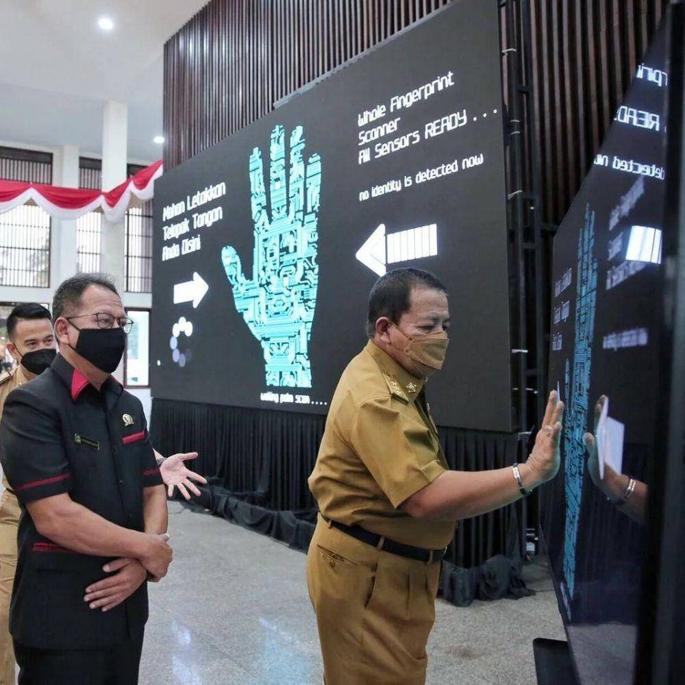Gubernur Lampung Arinal Djunaidi meresmikan peluncuran aplikasi Sistem Informasi Ketenagakerjaan Daerah Provinsi Lampung (SiGajah Lampung), Senin (7/2/2022). (Dok. Pemprov Lampung).