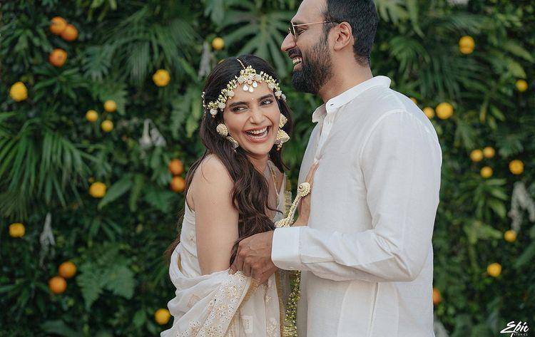 ritual Haldi Karishma Tanna (Epic Stories via Instagram.com/karishmaktanna)