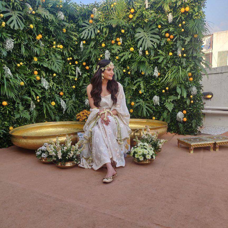 ritual Haldi Karishma Tanna (Epic Stories via Instagram.com/karishmaktanna)