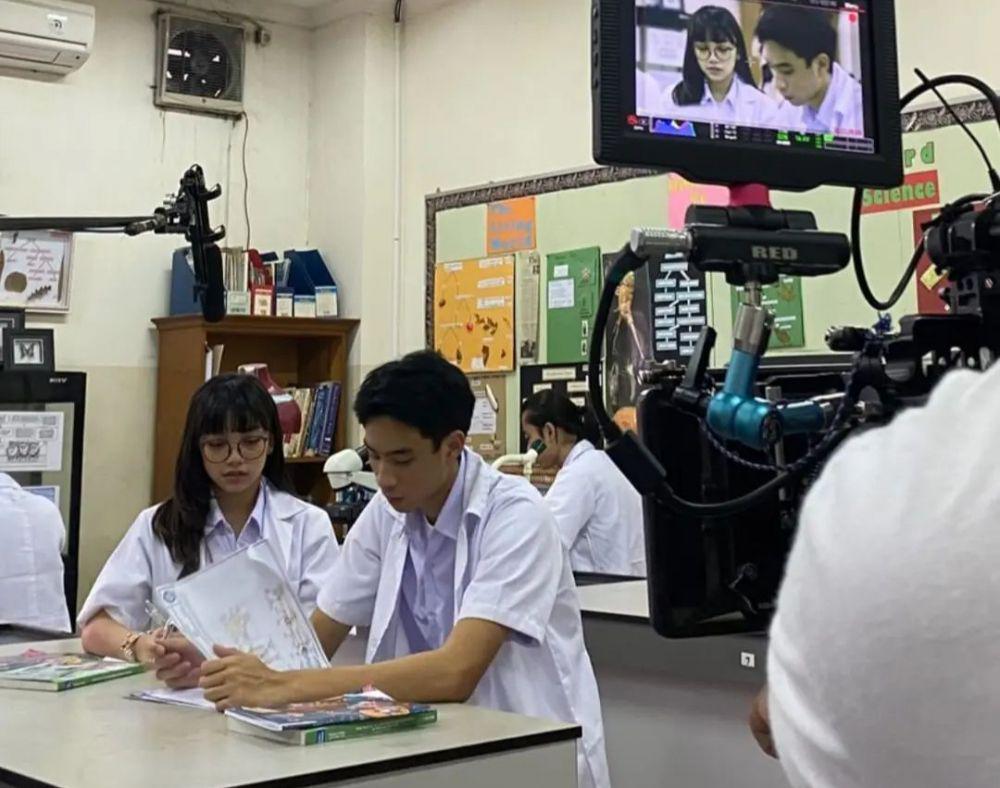 cuplikan penampilan Devano Danendra dan Naura Ayu bintangi series My Nerd Girl (dok. Screenplay Films/My Nerd Girl)