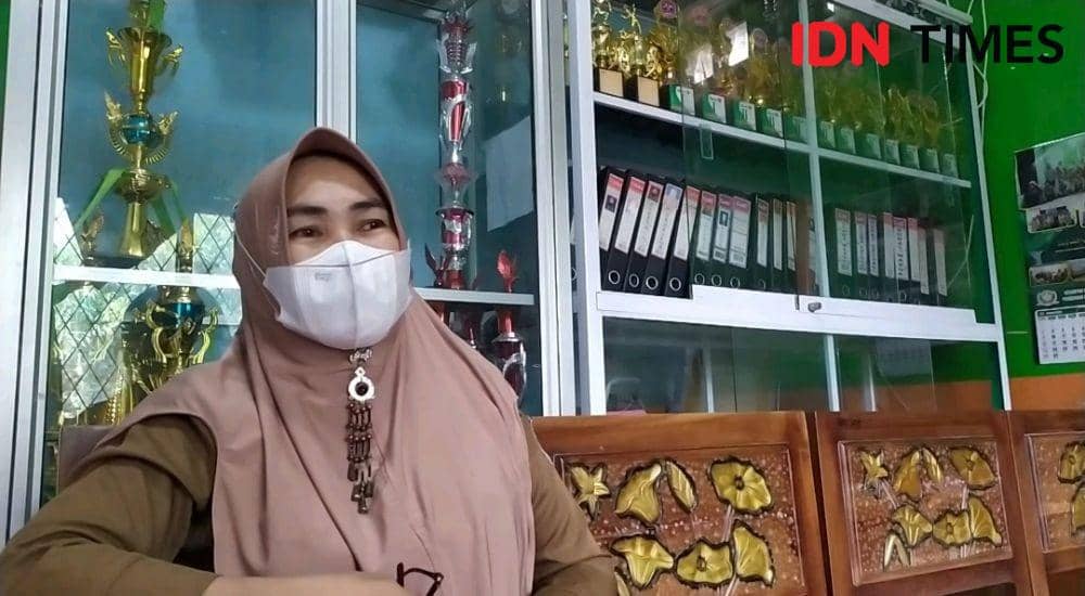 Kepala Sekolah SD Negeri Pajaiang Intan. IDN Times / Sahrul Ramadan