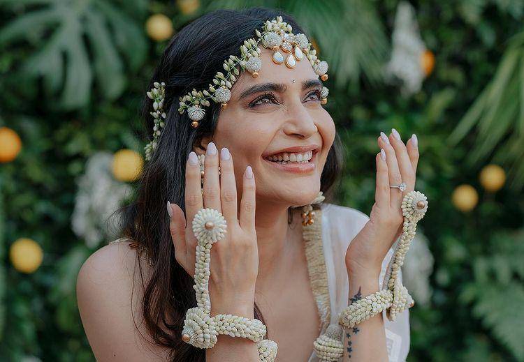 ritual Haldi Karishma Tanna (Epic Stories via Instagram.com/karishmaktanna)