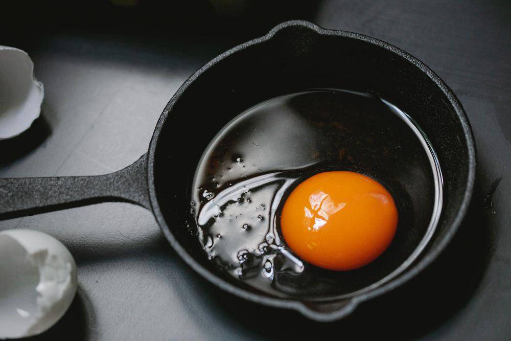 ilustrasi membuat telur orak-arik (pexels.com/Klaus Nielsen)