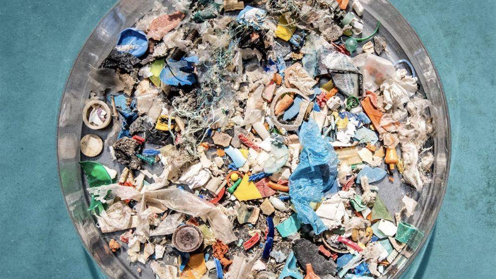 Tumpukan sampah plastik di lautan yang berhasil dikumpulkan. (pewtrusts.org)