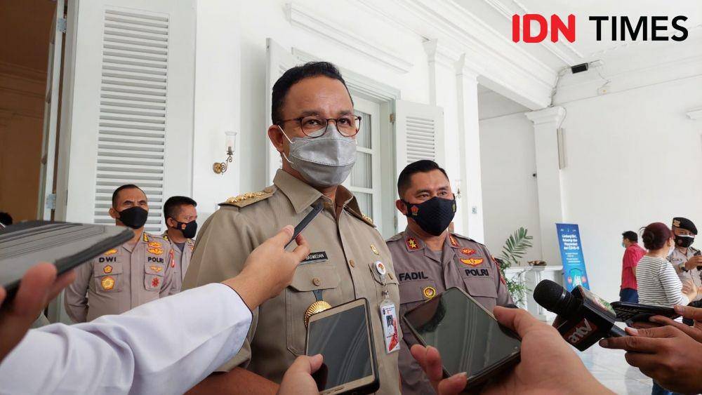 Gubernur DKI Jakarta, Anies Baswedan saat wawancara dengan wartawan soal PPKM Level 3 pada Senin (7/2/2022). (IDN Times/Uji Sukma Medianti)