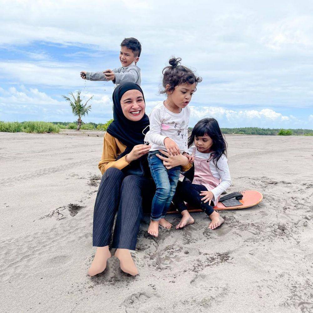 Shireen Sungkar dan buah hati (instagram.com/shireensungkar)