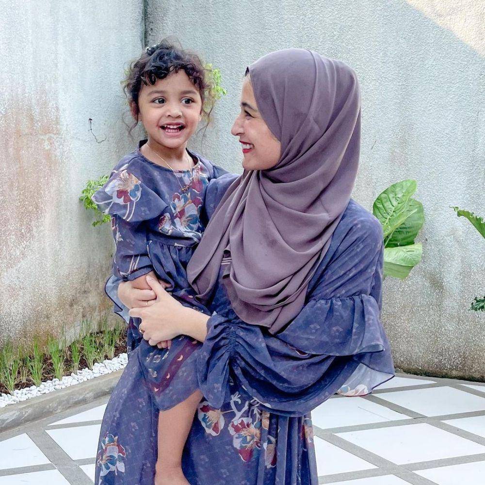 Shireen Sungkar dan buah hati (instagram.com/shireensungkar)