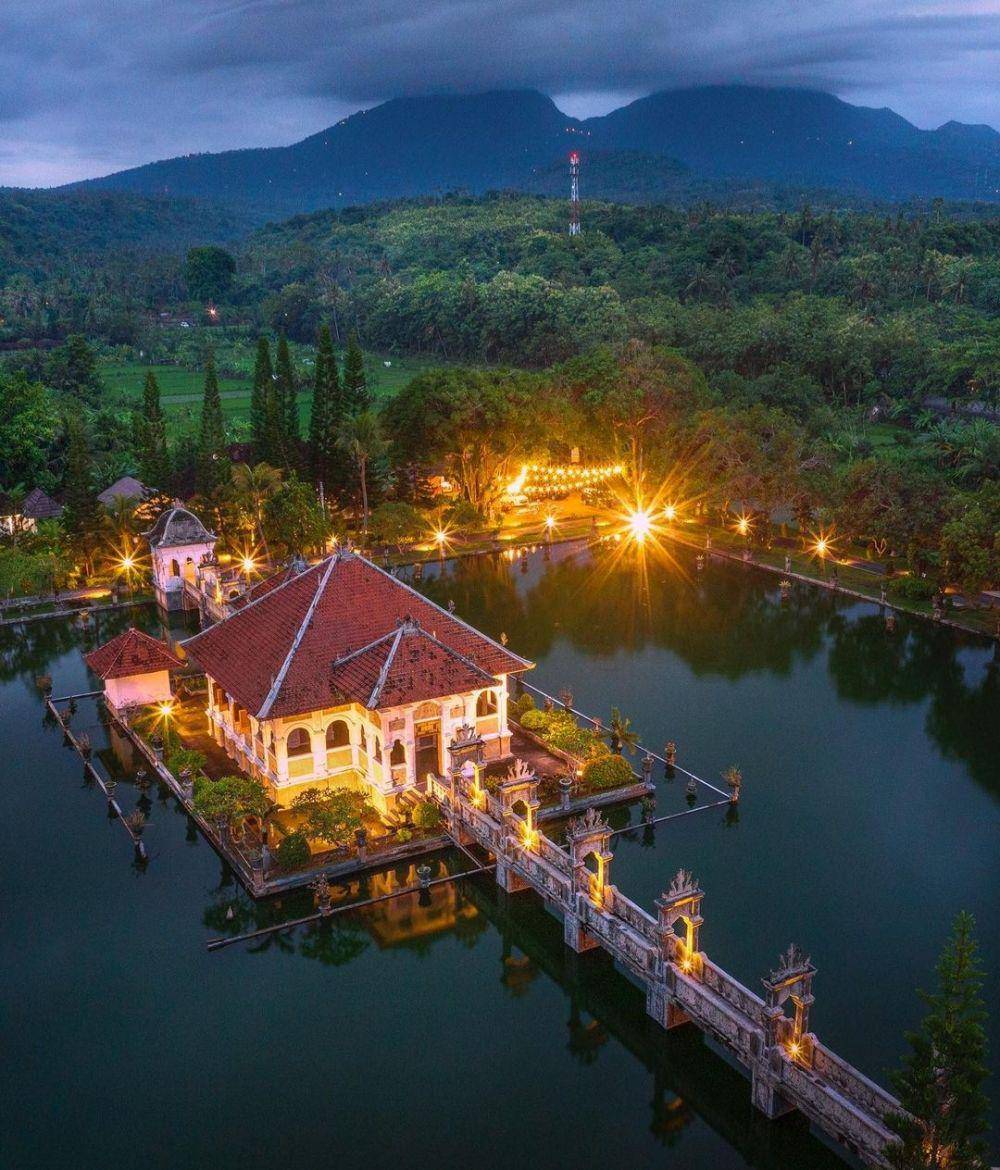 Taman Ujung Karangasem (instagram.com/rickykukeko)
