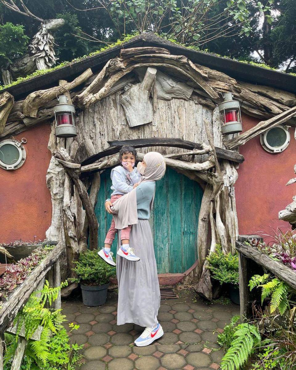 Shireen Sungkar dan buah hati (instagram.com/shireensungkar)