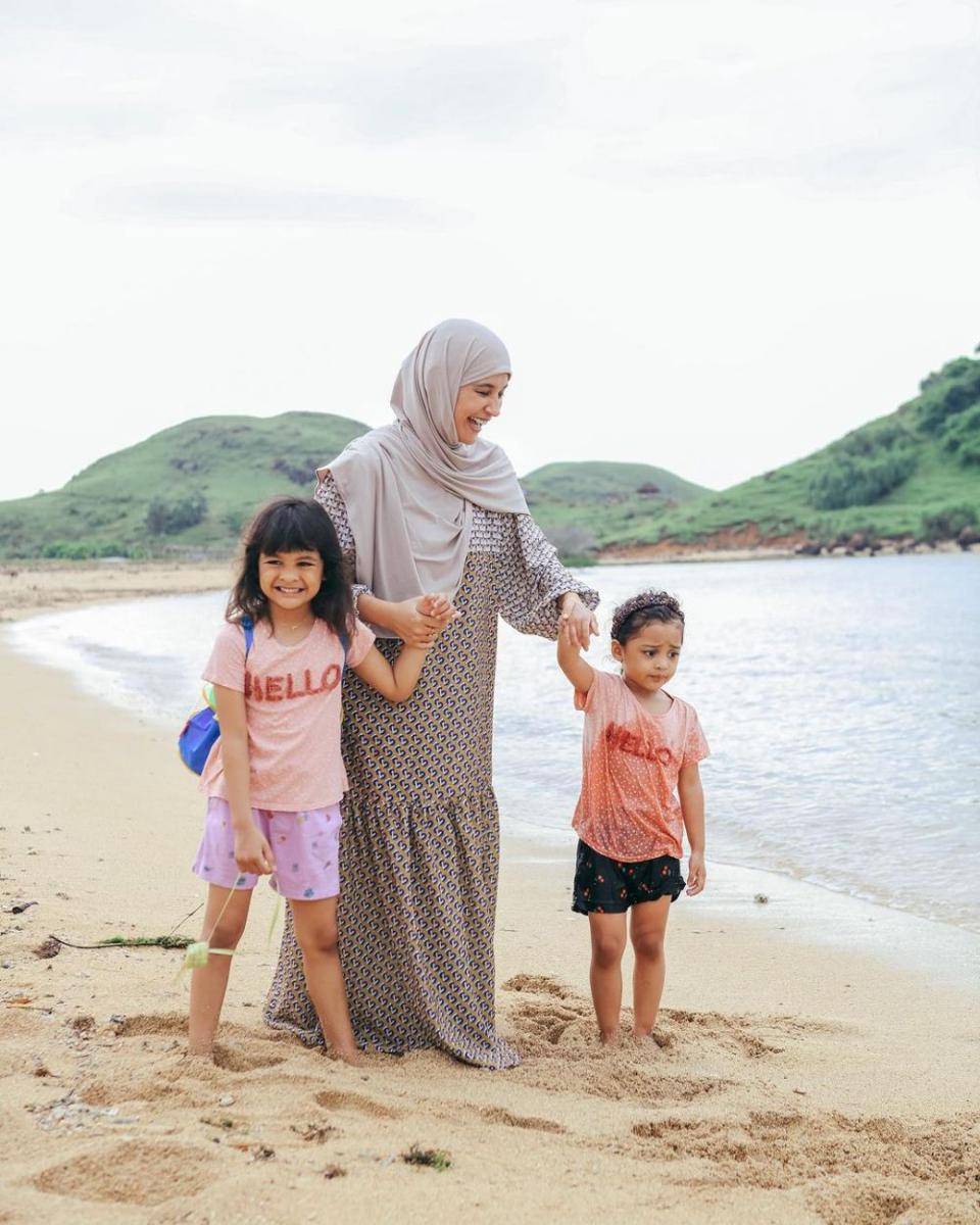 Shireen Sungkar dan buah hati (instagram.com/shireensungkar)
