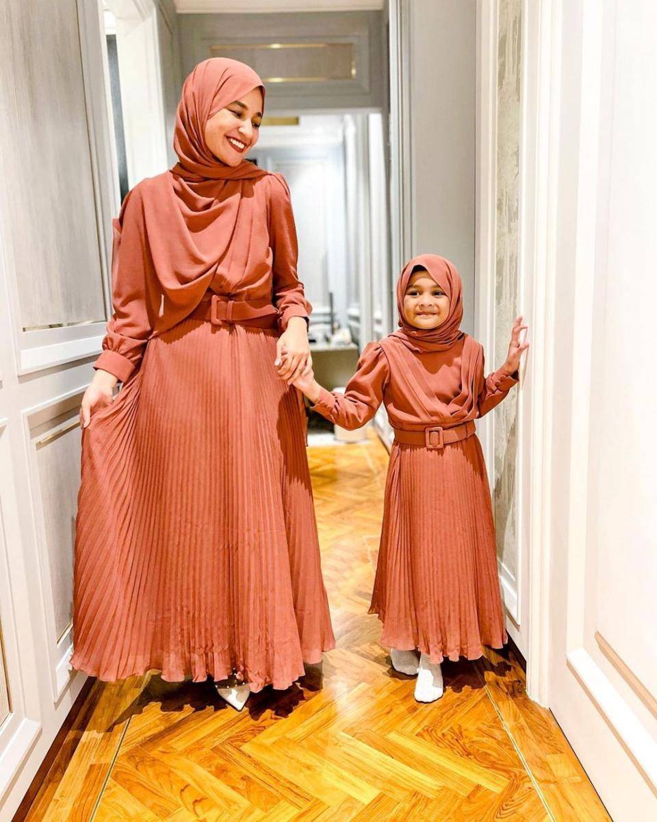 Shireen Sungkar dan buah hati (instagram.com/shireensungkar)