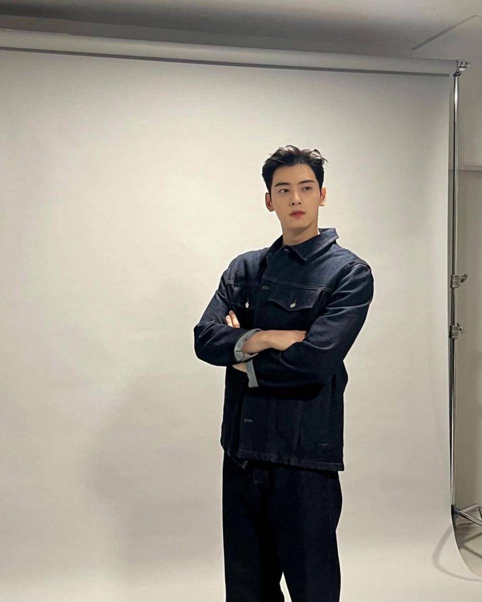 Cha Eun Woo (instagram.com/eunwo.o_c)