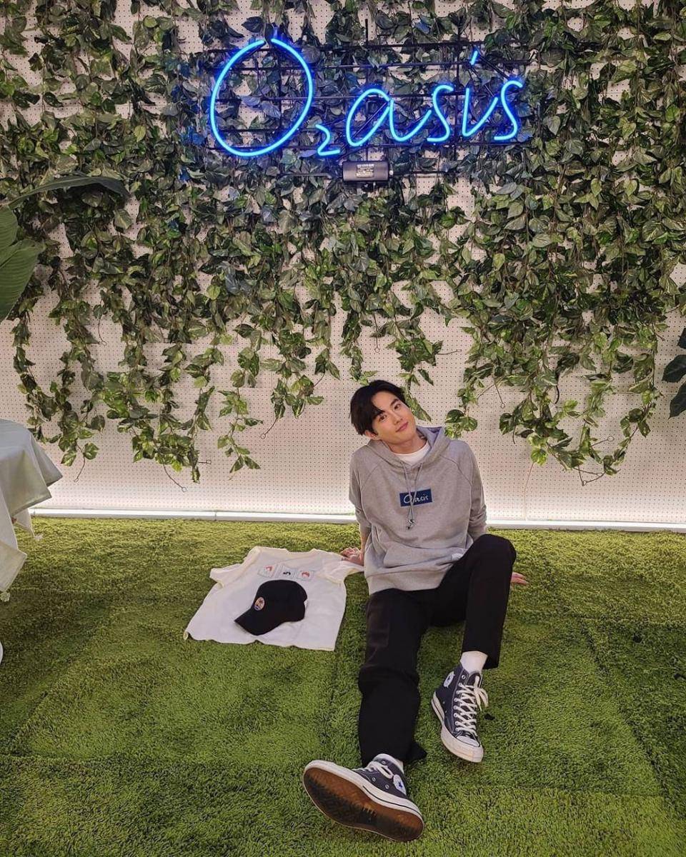 Gaya busana Suho EXO (instagram.com/kimjuncotton)