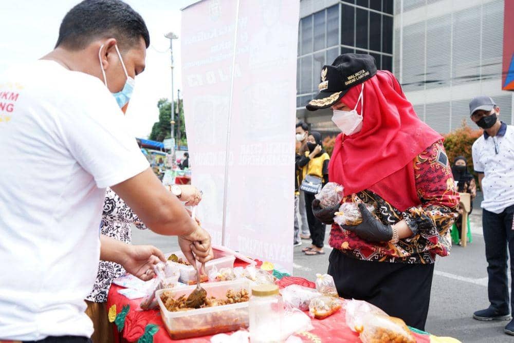 Walikota Bandar Lampung, Eva Dwiana saat di Taman UMKM Bung Karno. (IDN Times/Istimewa)