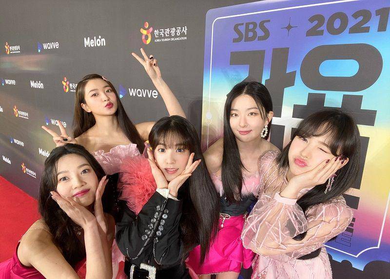 Red Velvet (twitter.com/RVsmtown)
