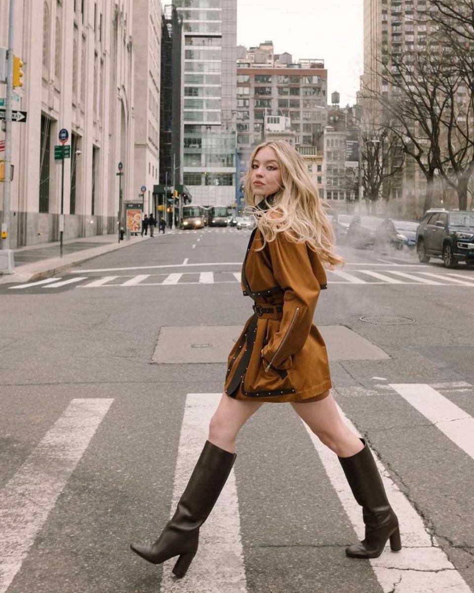 ide OOTD ala Sydney Sweeney (instagram.com/sydney_sweeney)