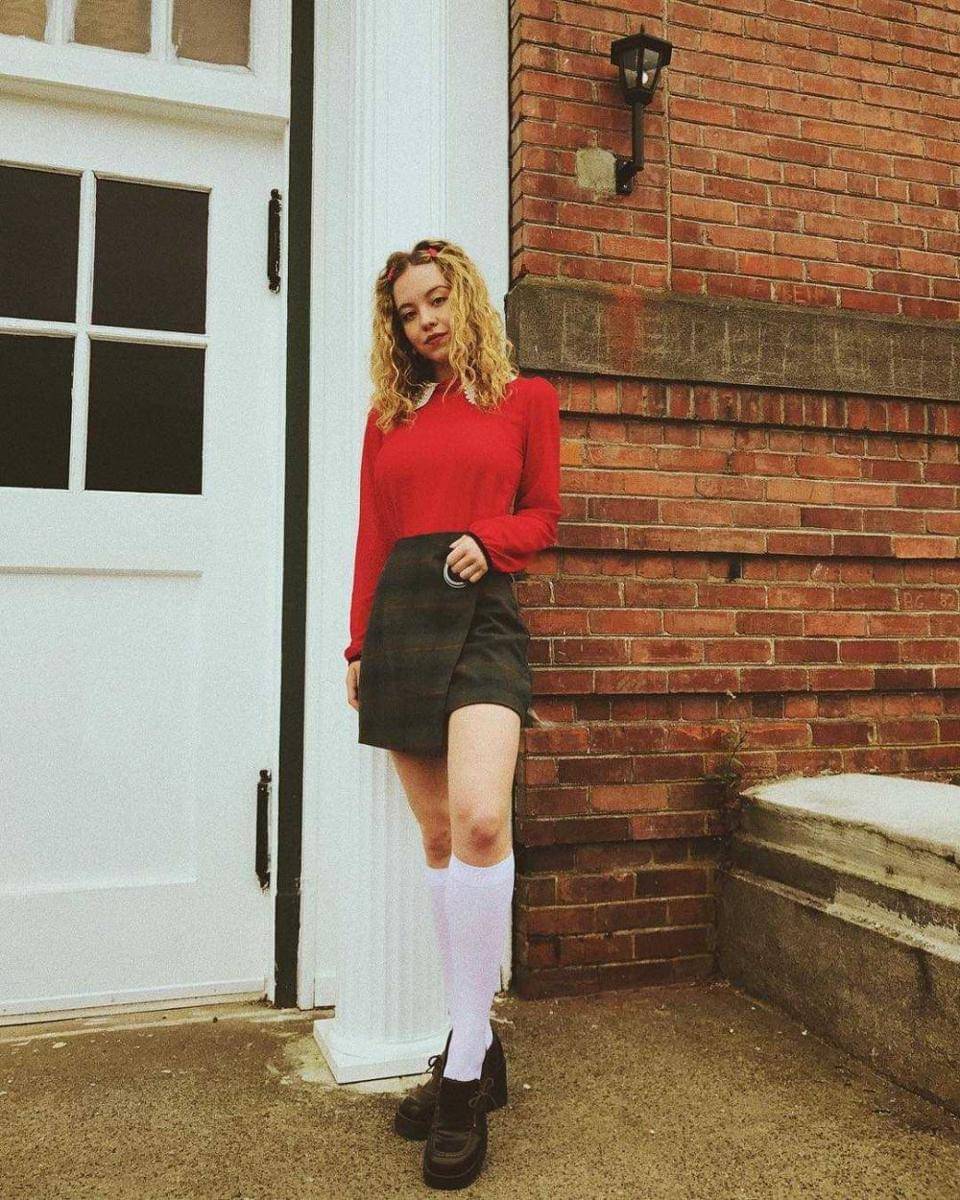 ide OOTD ala Sydney Sweeney (instagram.com/sydney_sweeney)
