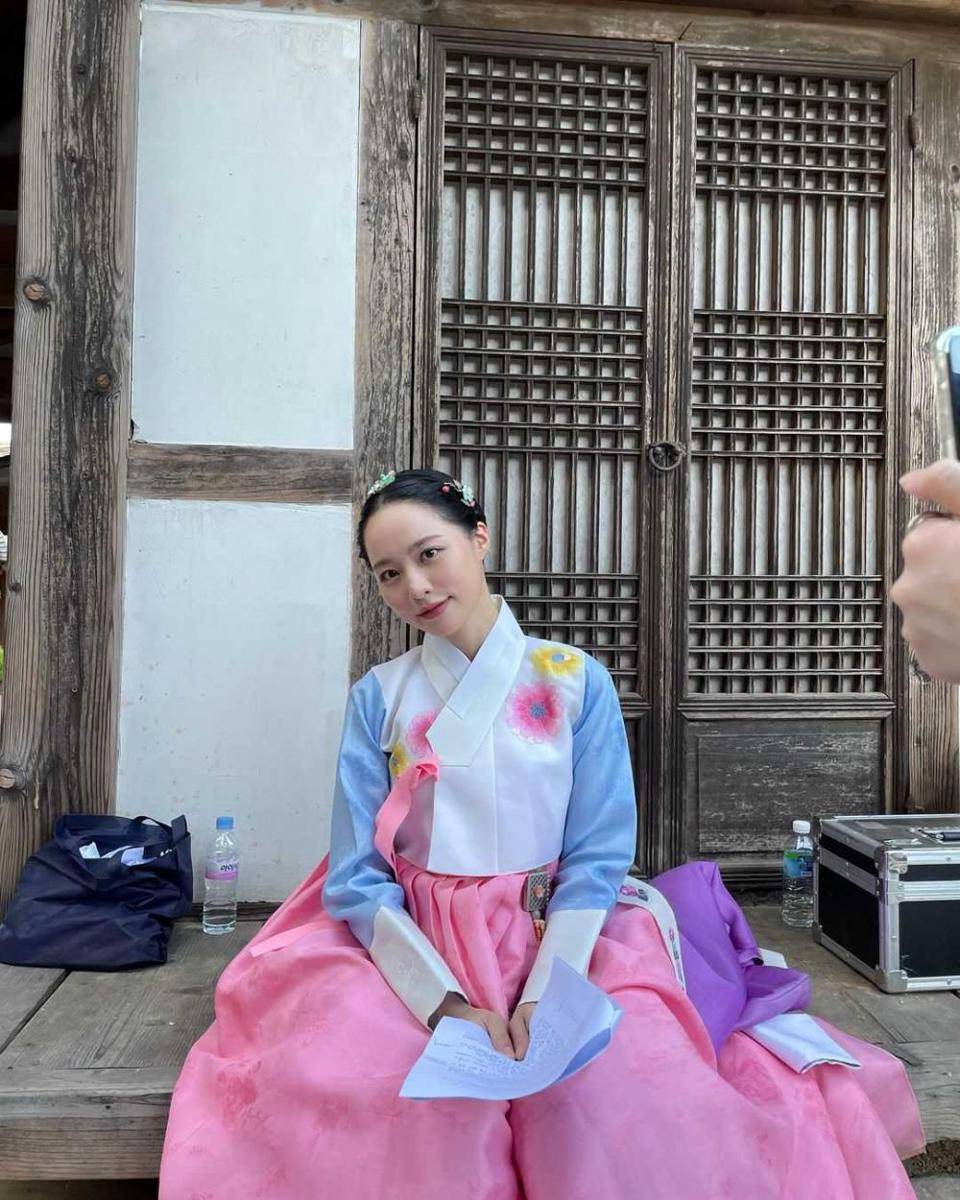 Bae Yoon Kyung (instagram.com/lucky_company_)