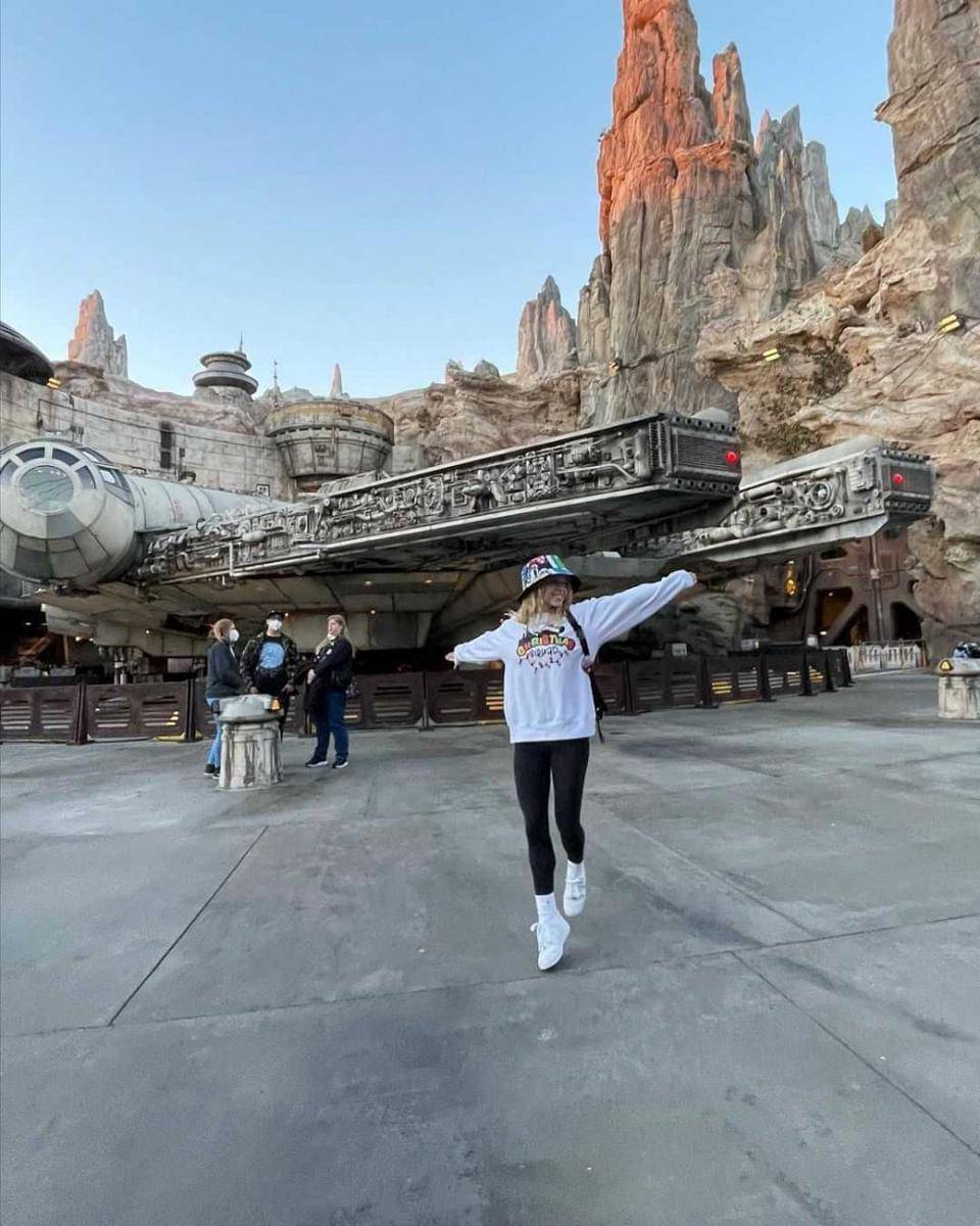 ide OOTD ala Sydney Sweeney (instagram.com/sydney_sweeney)